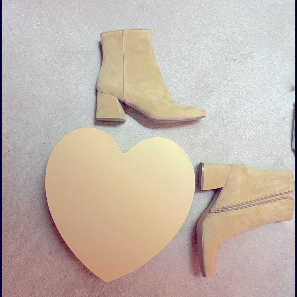 Like new Steve Madden suede cognac 👢 boots